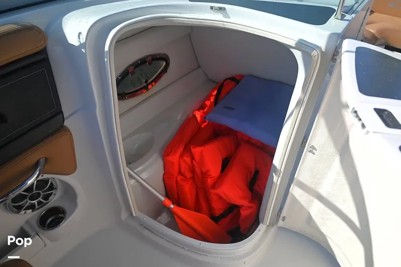 Slide: The Image of Crownline Boats E235XS 2023 - 16096585