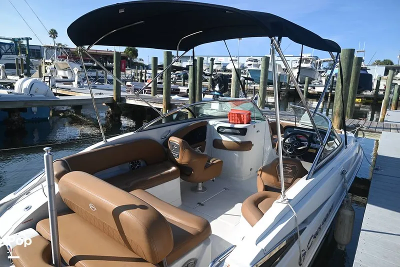 Slide: The Image of Crownline Boats E235XS 2023 - 16096557
