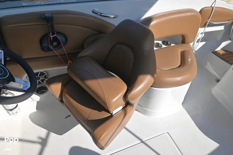 Slide: The Image of Crownline Boats E235XS 2023 - 16096588