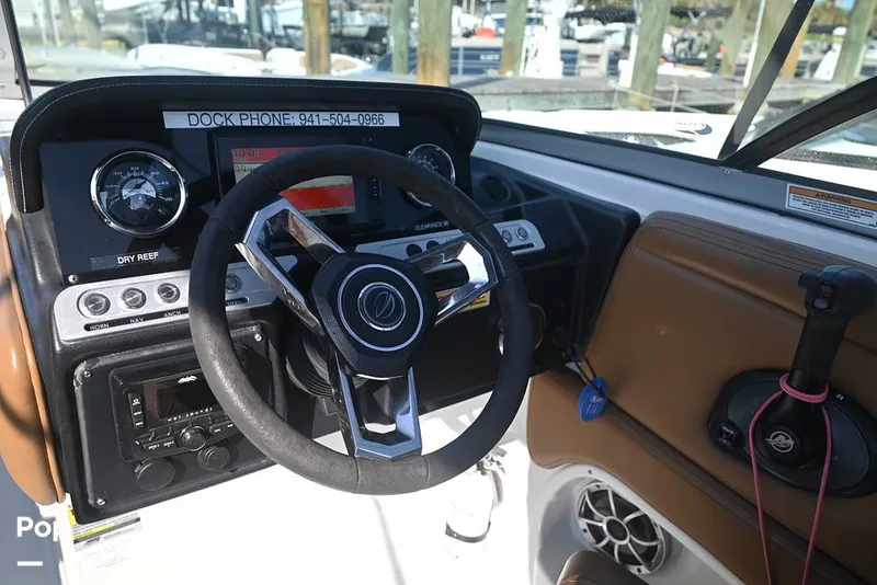 Slide: The Image of Crownline Boats E235XS 2023 - 16096589