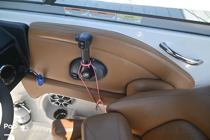 Slide: The Image of Crownline Boats E235XS 2023 - 16096590