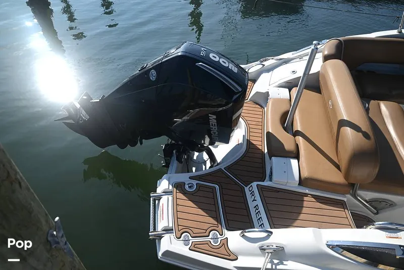 Slide: The Image of Crownline Boats E235XS 2023 - 16096558