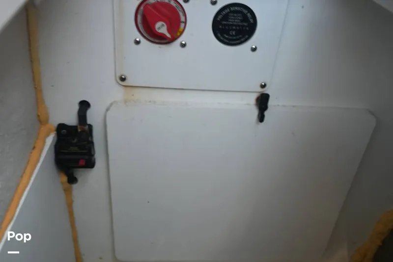 Slide: The Image of Crownline Boats E235XS 2023 - 16096597