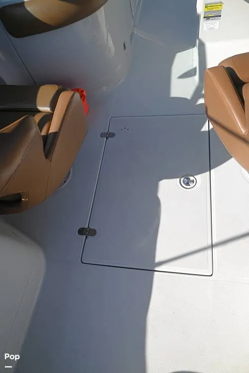 Slide: The Image of Crownline Boats E235XS 2023 - 16096614