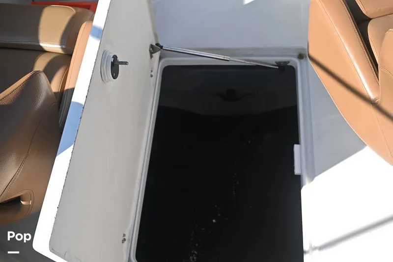 Slide: The Image of Crownline Boats E235XS 2023 - 16096615