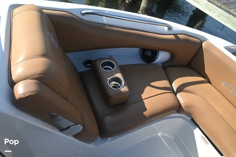 Slide: The Image of Crownline Boats E235XS 2023 - 16096560