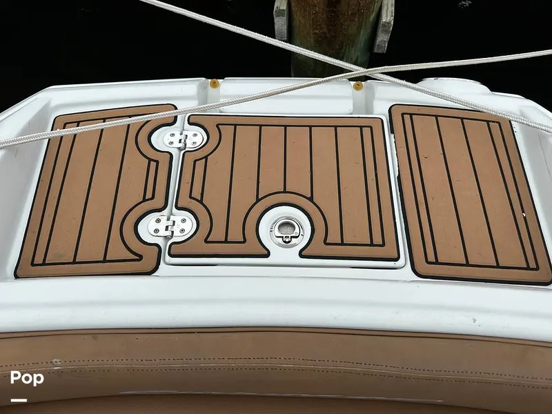 Slide: The Image of Crownline Boats E235XS 2023 - 16803451