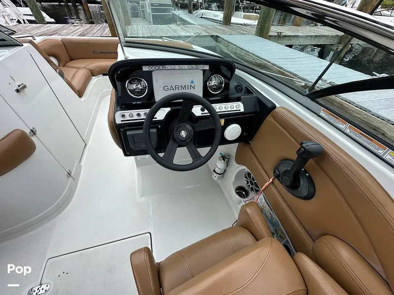 Slide: The Image of Crownline Boats E235XS 2023 - 16803439