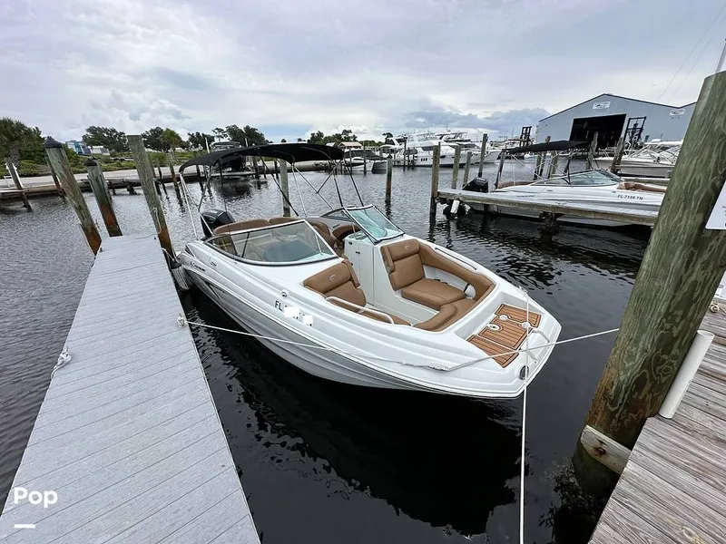 The Image of Crownline Boats E235XS 2023 - 16803455
