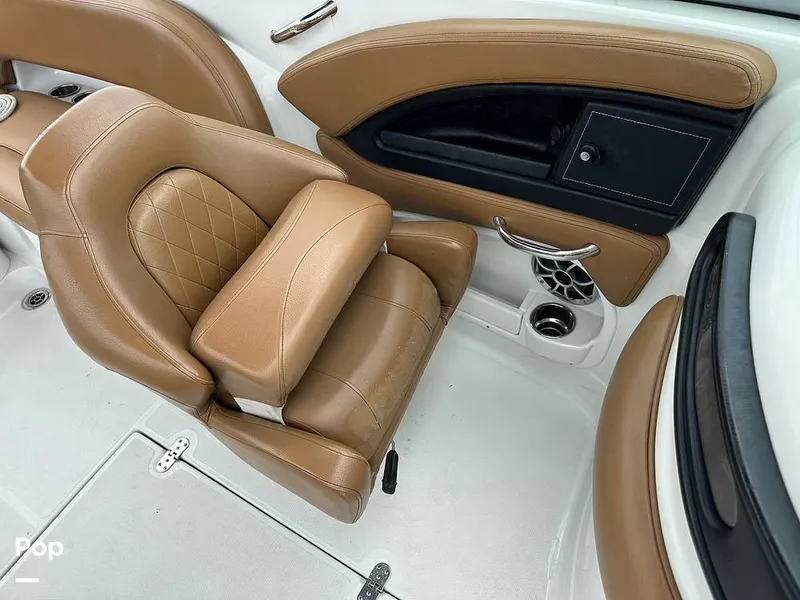 Slide: The Image of Crownline Boats E235XS 2023 - 16803437