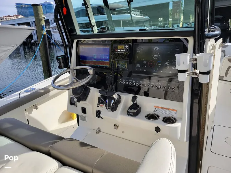 Slide: The Image of World Cat 325CC 2023 - 16115521