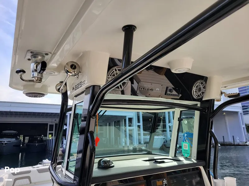 Slide: The Image of World Cat 325CC 2023 - 16115523