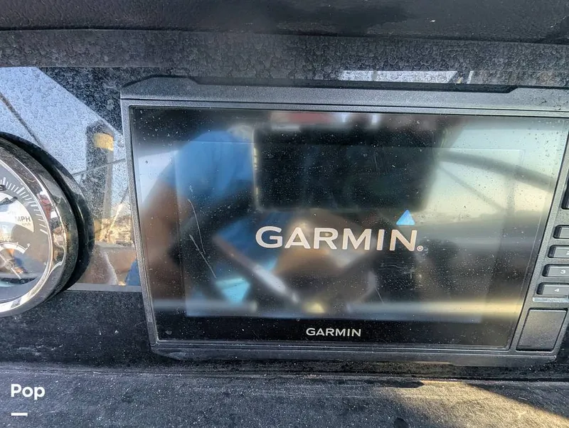 Slide: The Image of Crownline Boats E235 XS 2023 - 16098412