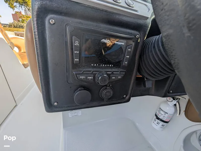 Slide: The Image of Crownline Boats E235 XS 2023 - 16098414