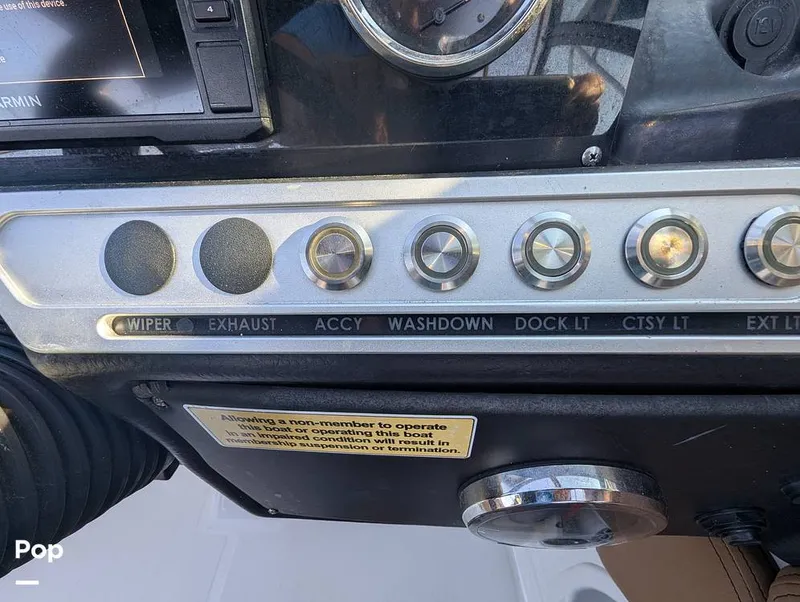 Slide: The Image of Crownline Boats E235 XS 2023 - 16098416