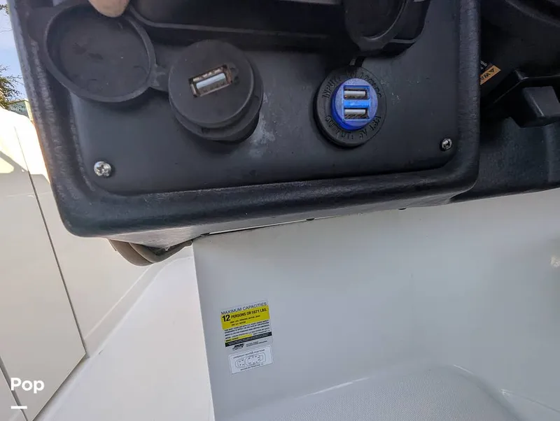 Slide: The Image of Crownline Boats E235 XS 2023 - 16098420