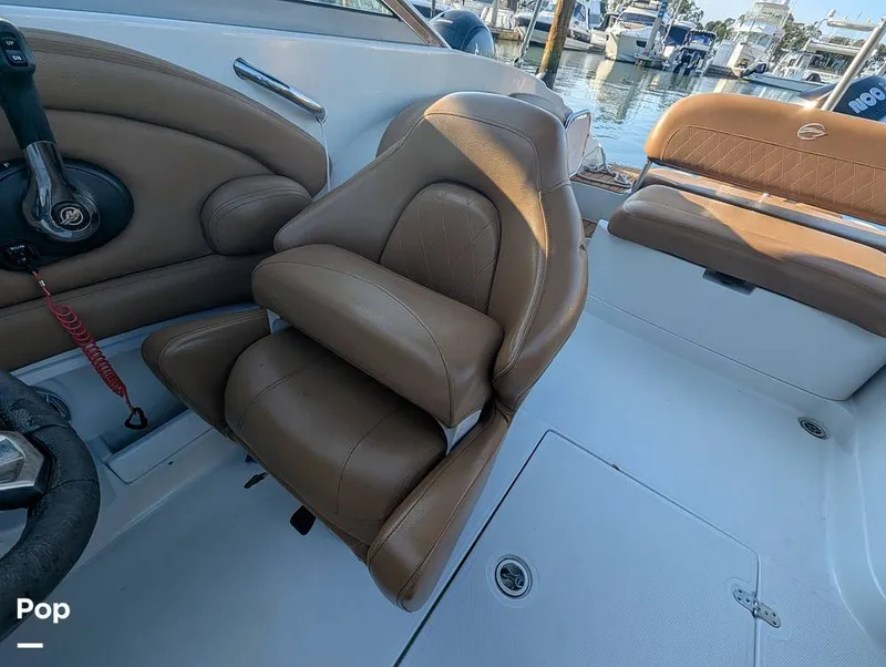 Slide: The Image of Crownline Boats E235 XS 2023 - 16098423
