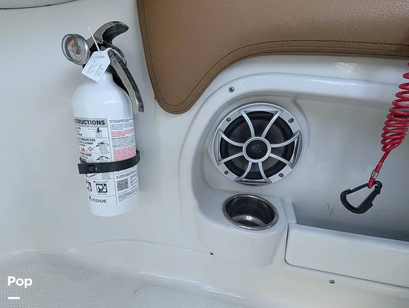 Slide: The Image of Crownline Boats E235 XS 2023 - 16098426