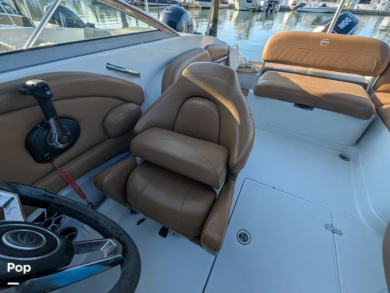 Slide: The Image of Crownline Boats E235 XS 2023 - 16098427