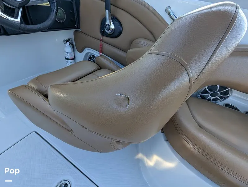 Slide: The Image of Crownline Boats E235 XS 2023 - 16098430