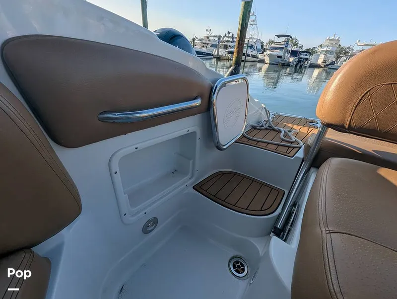 Slide: The Image of Crownline Boats E235 XS 2023 - 16098434