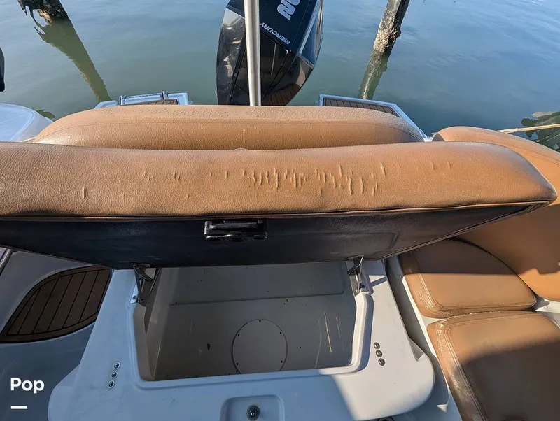 Slide: The Image of Crownline Boats E235 XS 2023 - 16098438