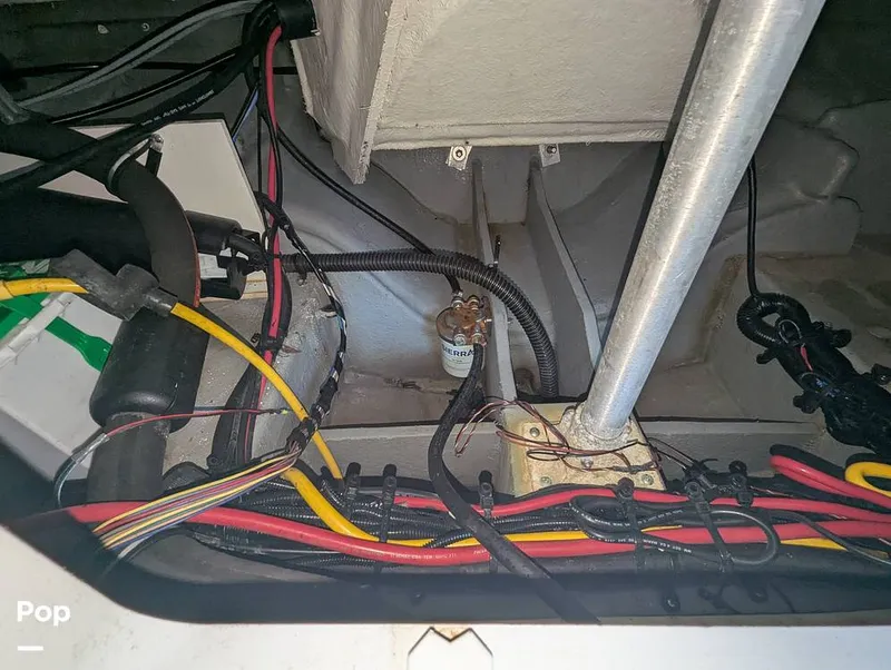 Slide: The Image of Crownline Boats E235 XS 2023 - 16098440