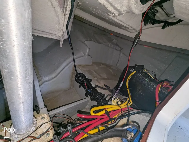 Slide: The Image of Crownline Boats E235 XS 2023 - 16098441