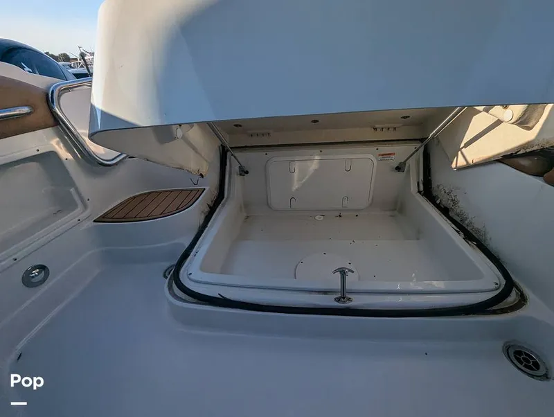 Slide: The Image of Crownline Boats E235 XS 2023 - 16098443