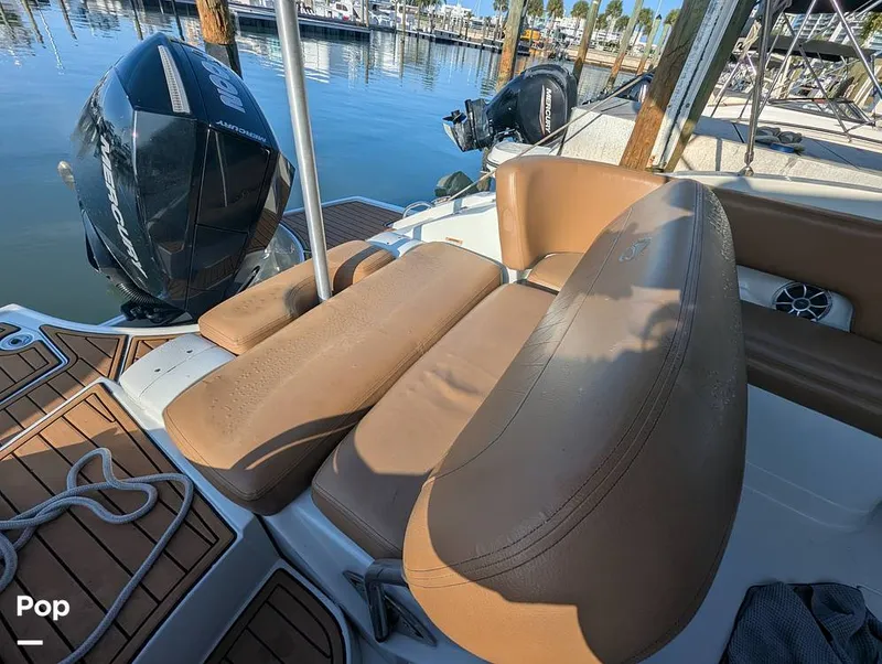 Slide: The Image of Crownline Boats E235 XS 2023 - 16098464