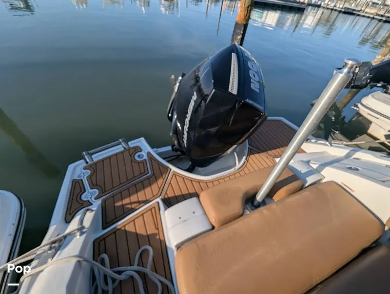 Slide: The Image of Crownline Boats E235 XS 2023 - 16098465