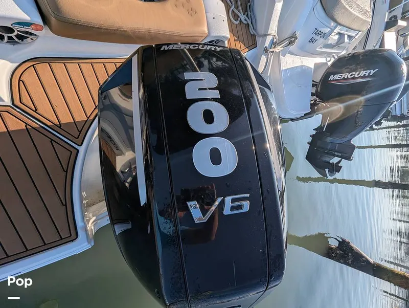 Slide: The Image of Crownline Boats E235 XS 2023 - 16098470