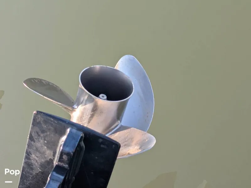 Slide: The Image of Crownline Boats E235 XS 2023 - 16098472