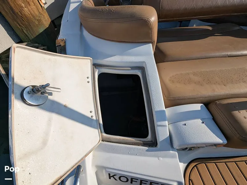 Slide: The Image of Crownline Boats E235 XS 2023 - 16098475
