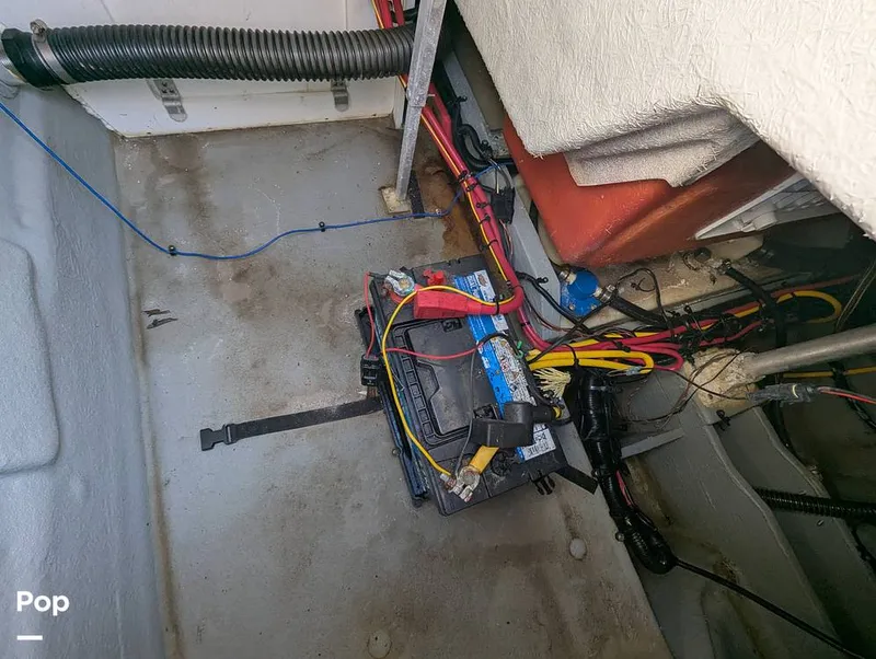 Slide: The Image of Crownline Boats E235 XS 2023 - 16098476