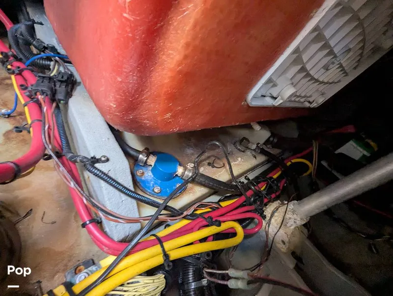 Slide: The Image of Crownline Boats E235 XS 2023 - 16098478