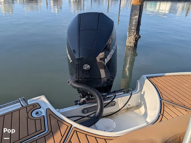 Slide: The Image of Crownline Boats E235 XS 2023 - 16098479