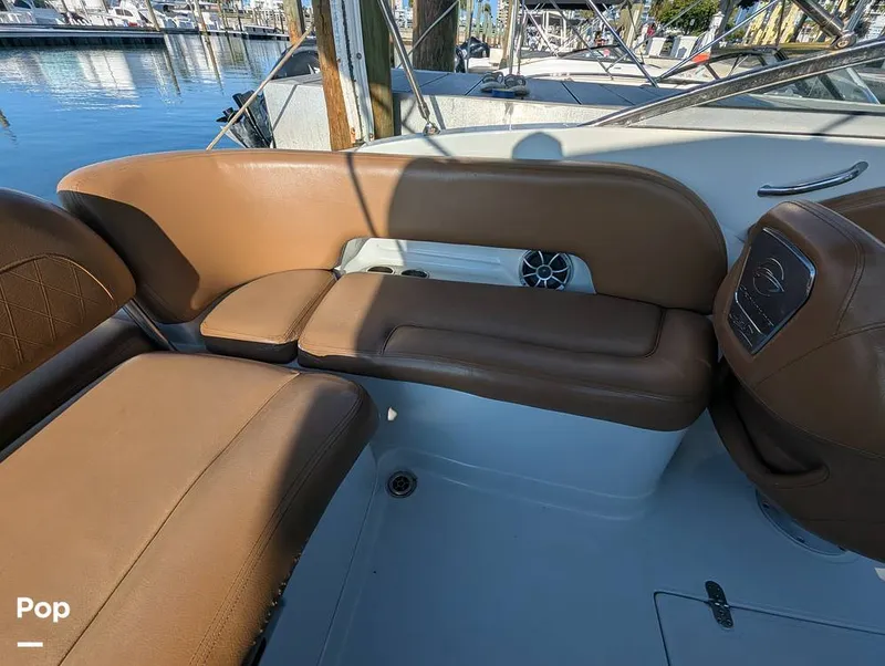 Slide: The Image of Crownline Boats E235 XS 2023 - 16098480