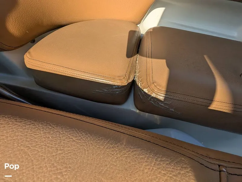 Slide: The Image of Crownline Boats E235 XS 2023 - 16098481