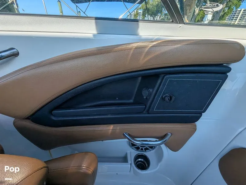 Slide: The Image of Crownline Boats E235 XS 2023 - 16098483