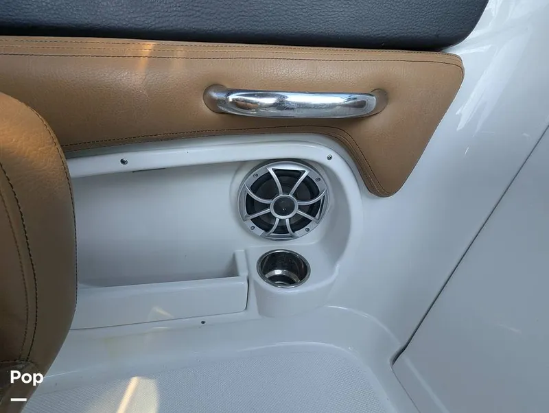 Slide: The Image of Crownline Boats E235 XS 2023 - 16098484