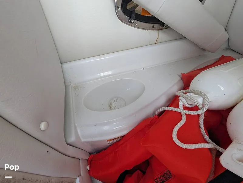 Slide: The Image of Crownline Boats E235 XS 2023 - 16098491