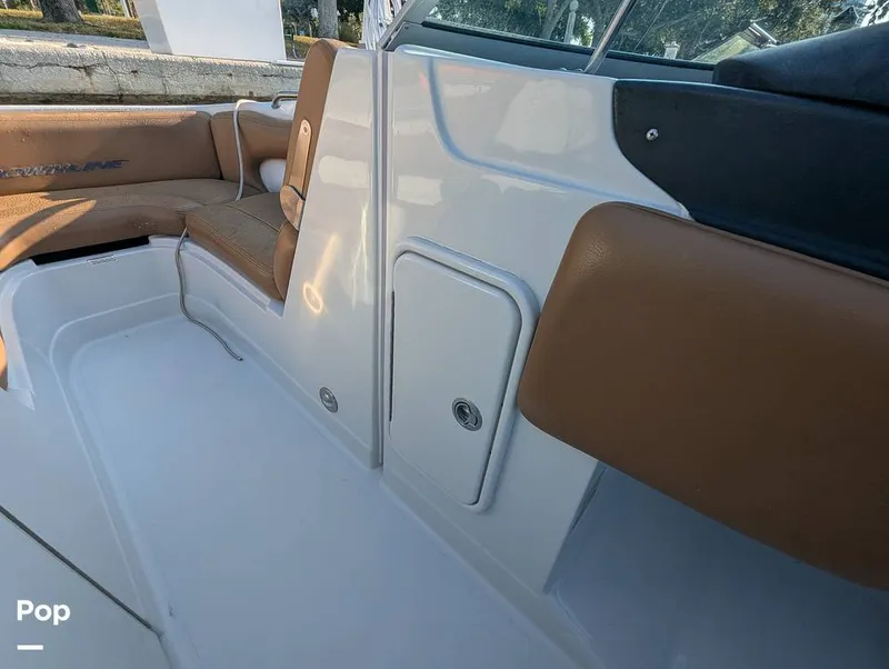 Slide: The Image of Crownline Boats E235 XS 2023 - 16098493