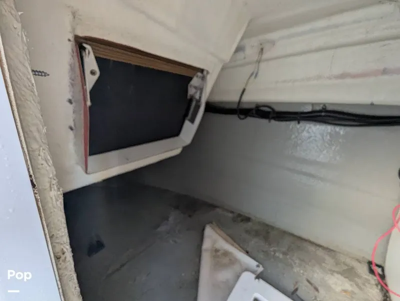 Slide: The Image of Crownline Boats E235 XS 2023 - 16098495