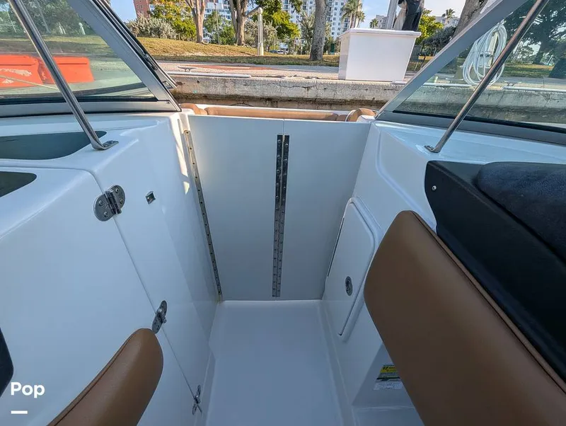 Slide: The Image of Crownline Boats E235 XS 2023 - 16098496