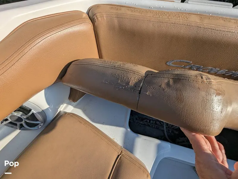 Slide: The Image of Crownline Boats E235 XS 2023 - 16098502