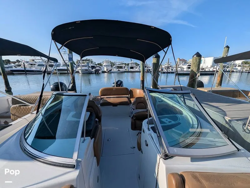 Slide: The Image of Crownline Boats E235 XS 2023 - 16098505