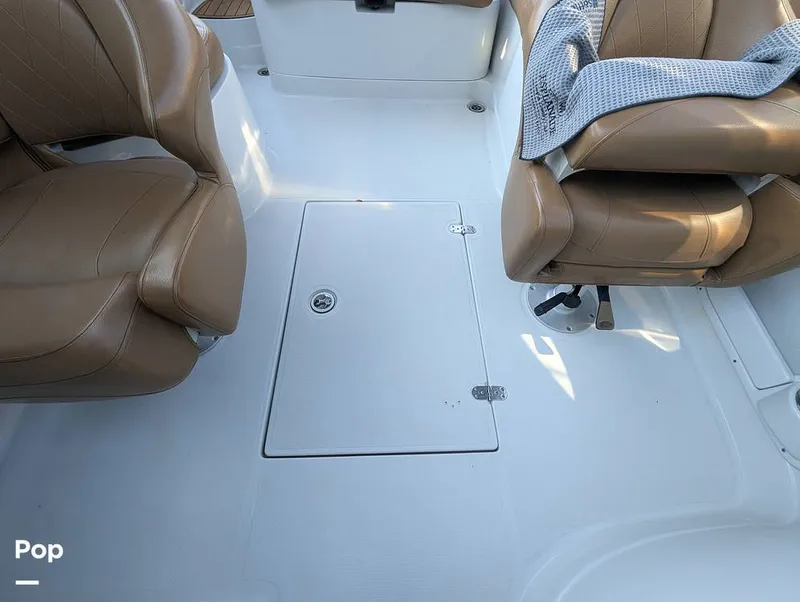 Slide: The Image of Crownline Boats E235 XS 2023 - 16098506