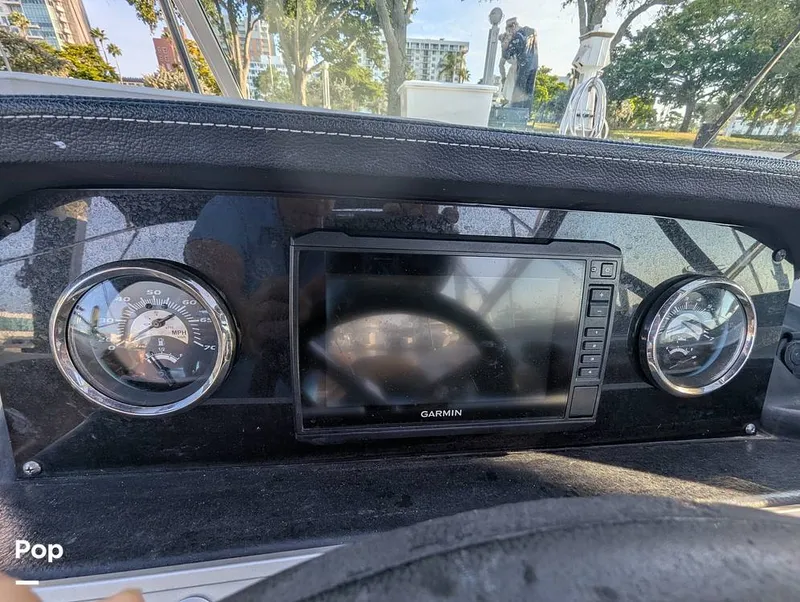 Slide: The Image of Crownline Boats E235 XS 2023 - 16098410