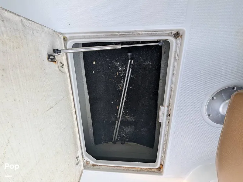 Slide: The Image of Crownline Boats E235 XS 2023 - 16098507